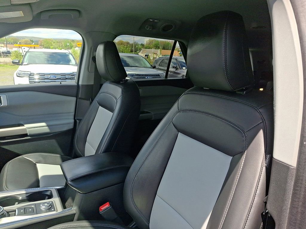 Certified 2022 Ford Explorer XLT w/ Equipment Group 202A AWD/4WD image 15