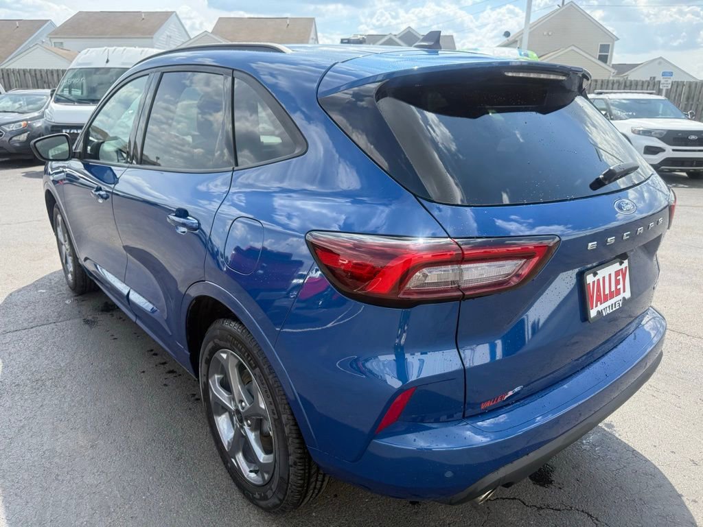 Certified 2023 Ford Escape ST-Line w/ Tech Pack #1 AWD/4WD image 5