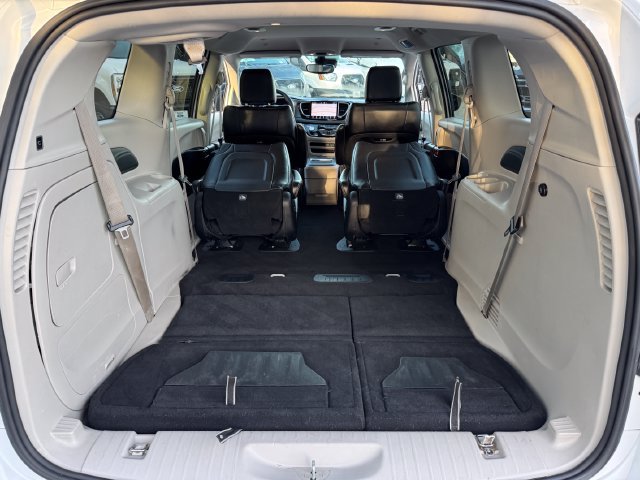 Used 2024 Chrysler Pacifica Limited FWD image 19