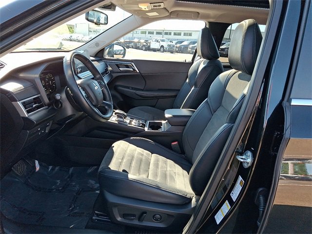 Used 2024 Mitsubishi Outlander SE image 14