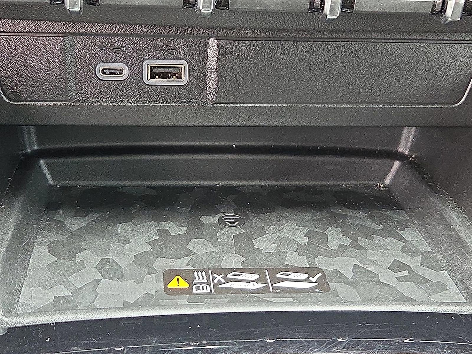 Used 2025 GMC Canyon AT4 w/ Technology Plus Package image 17