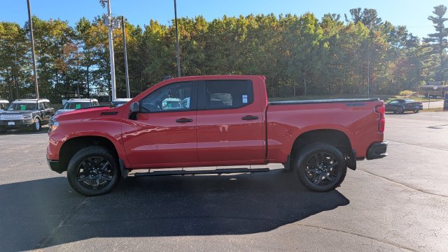 Used 2025 Chevrolet Silverado 1500 Custom Trail Boss w/ Dark Appearance Package AWD/4WD image 4
