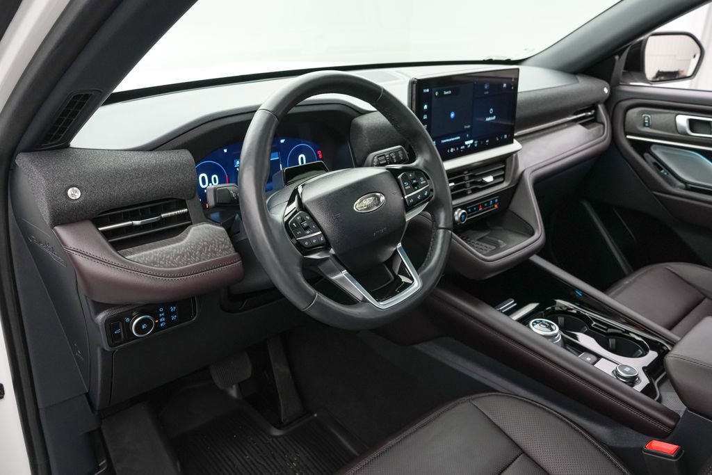 Certified 2025 Ford Explorer Platinum w/ Ultimate Package AWD/4WD image 13