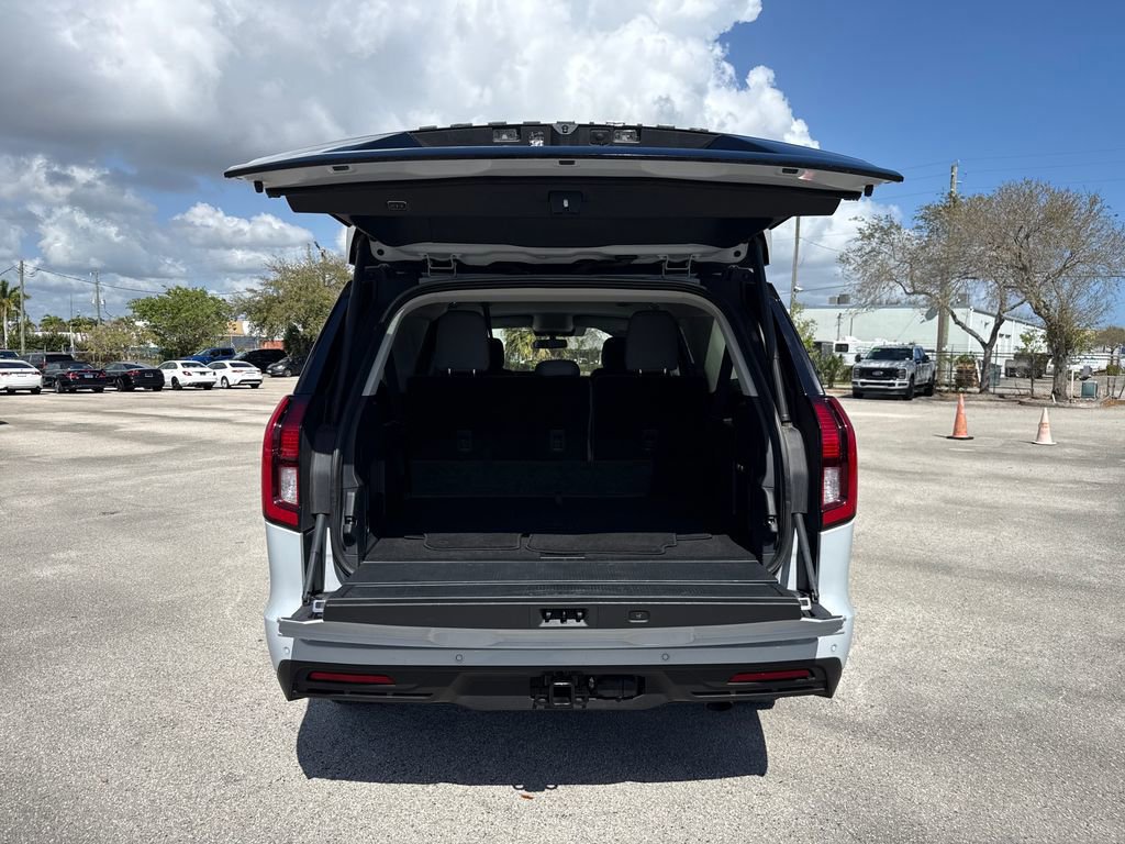 Certified 2025 Ford Expedition Max Active image 30