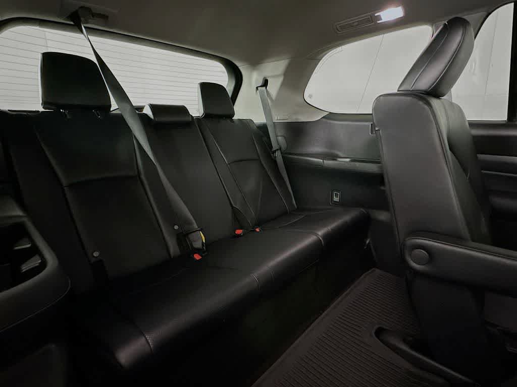 Used 2024 Toyota Grand Highlander AWD image 32
