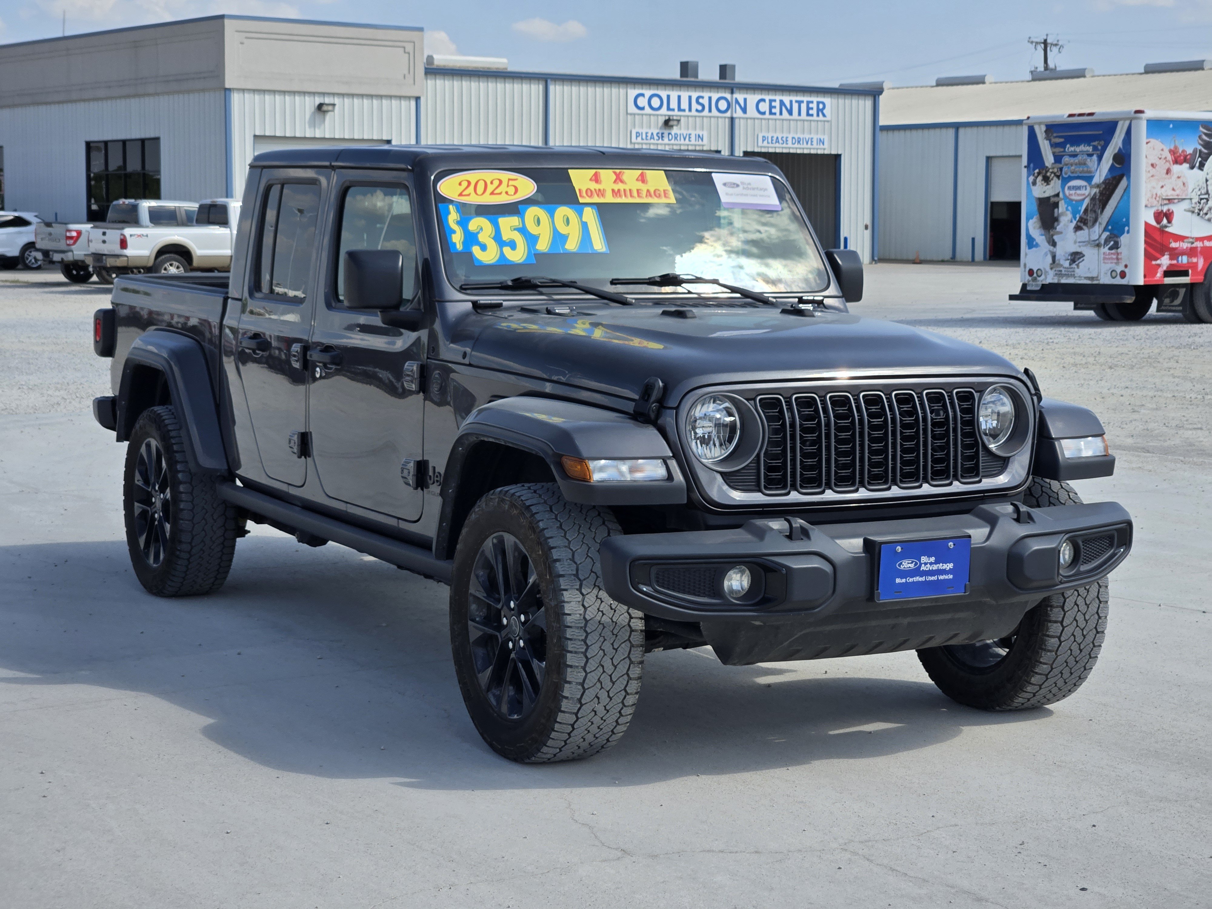 Used 2025 Jeep Gladiator Sport AWD/4WD image 3