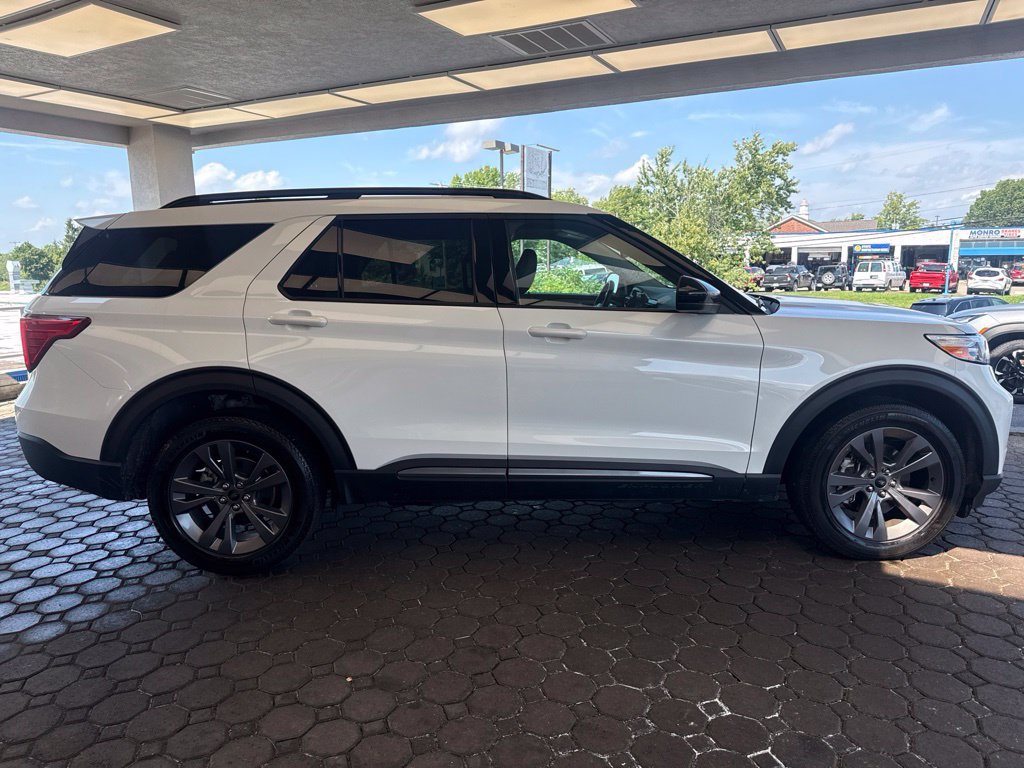 Certified 2024 Ford Explorer XLT w/ Equipment Group 202A AWD/4WD image 5