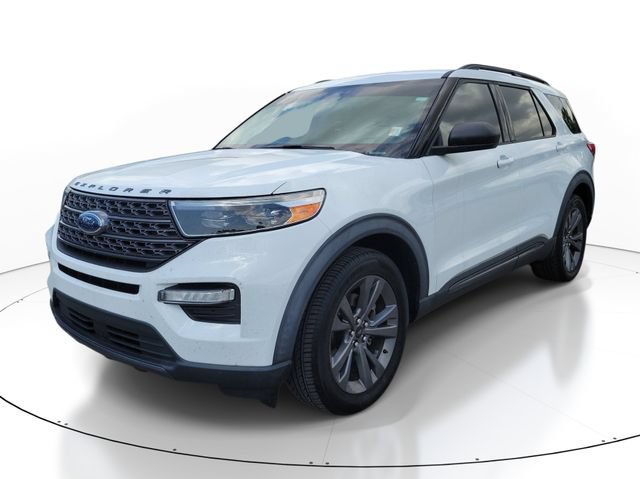 Certified 2021 Ford Explorer XLT w/ Equipment Group 202A RWD image 4