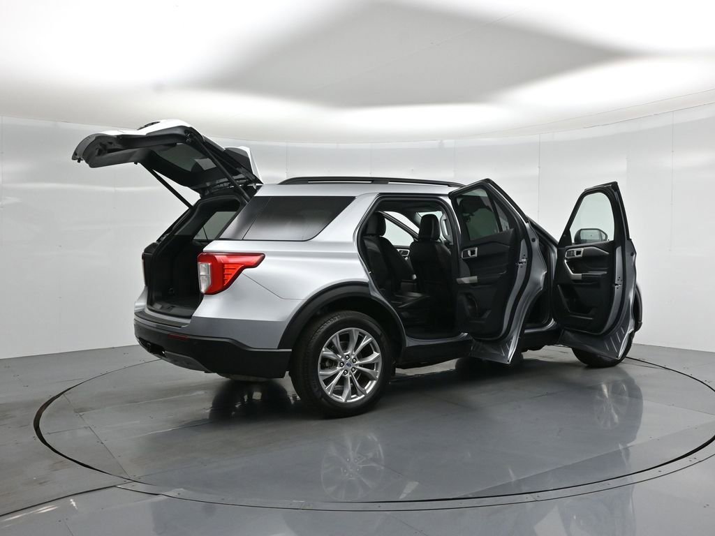 Certified 2023 Ford Explorer XLT w/ Equipment Group 202A AWD/4WD image 5