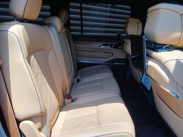 Used 2022 Jeep Grand Wagoneer Series III w/ Rear Seat Video Group 1 AWD/4WD image 34