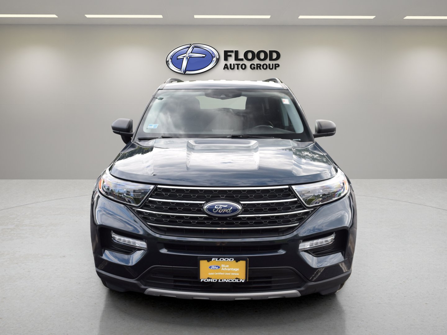 Certified 2023 Ford Explorer XLT w/ Equipment Group 202A AWD/4WD image 2