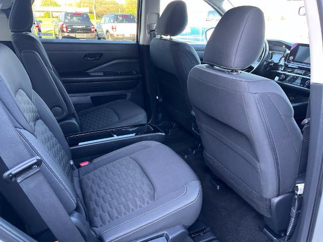 Used 2023 Nissan Pathfinder SV w/ SV Premium Package AWD/4WD image 14