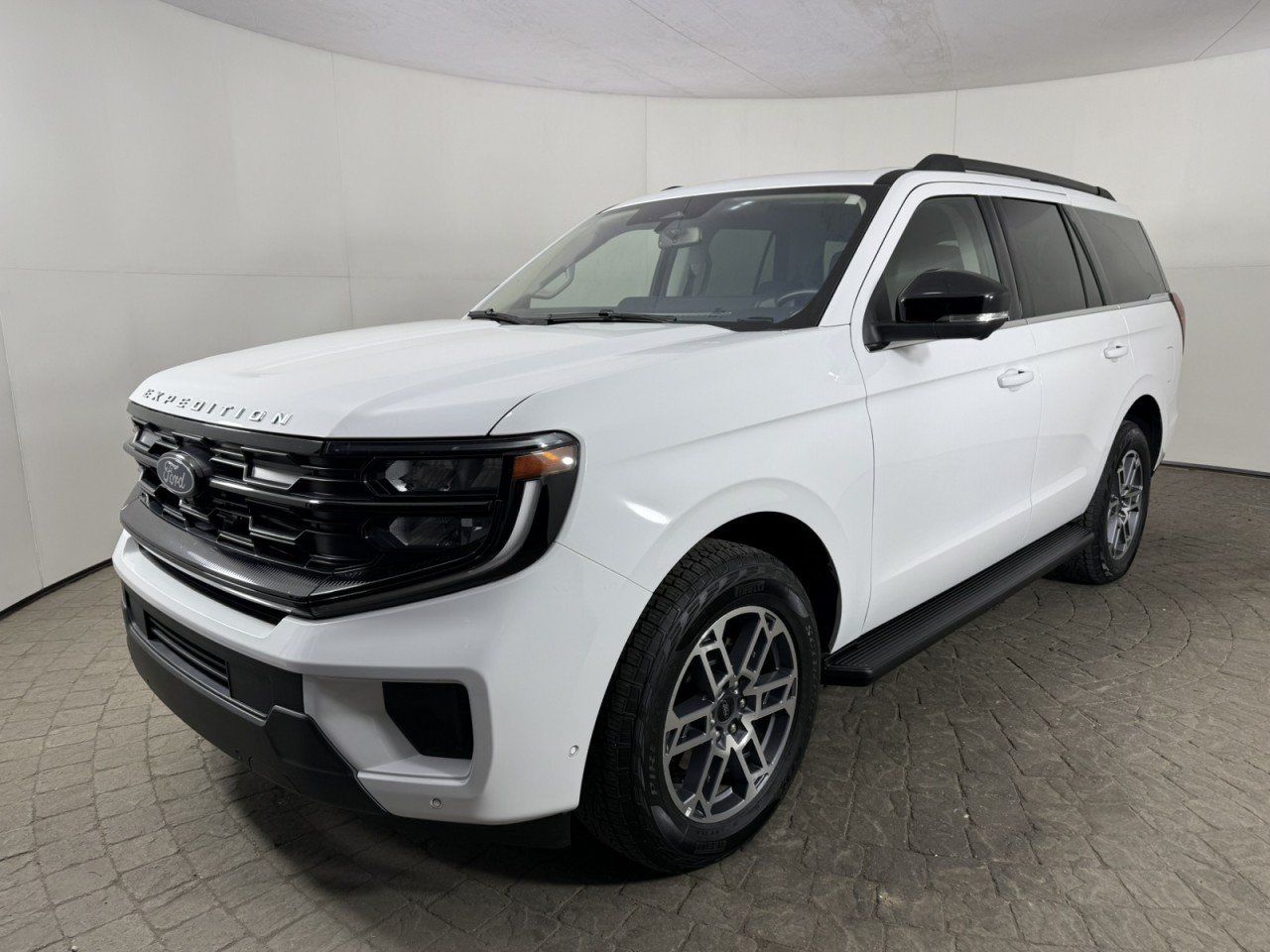 Certified 2025 Ford Expedition Active AWD/4WD image 3
