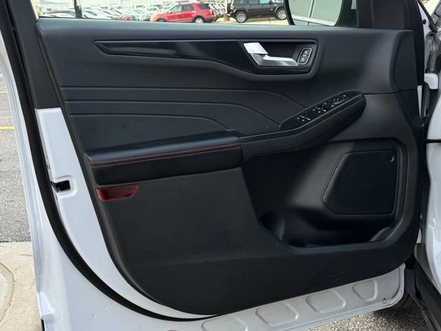 Certified 2025 Ford Escape ST-Line Select AWD/4WD image 7