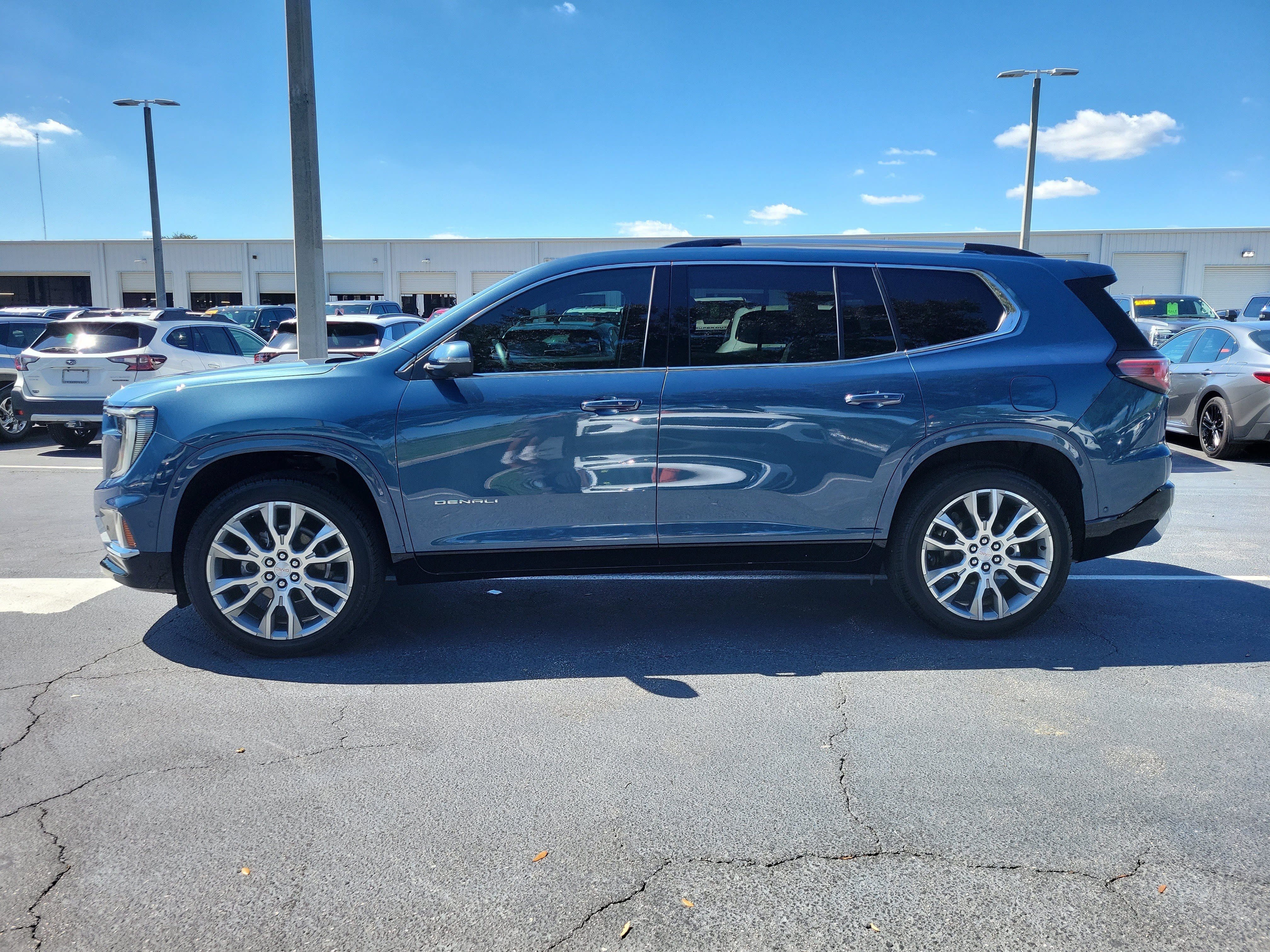 Used 2026 GMC Acadia Denali w/ Super Cruise Package FWD image 6