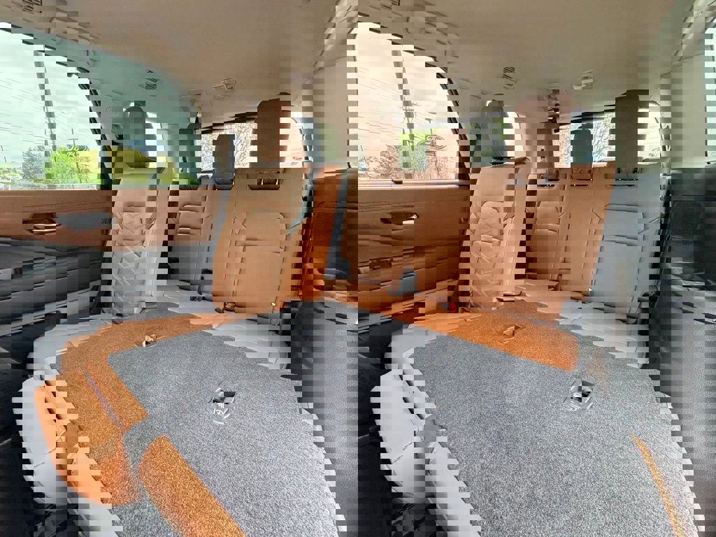 Used 2024 Nissan Pathfinder Platinum w/ Cargo Package image 18