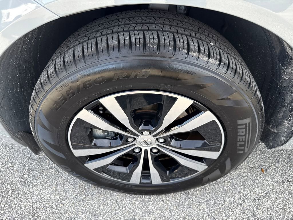 Used 2024 Volvo XC60 B5 Core w/ Protection Package Premier image 12