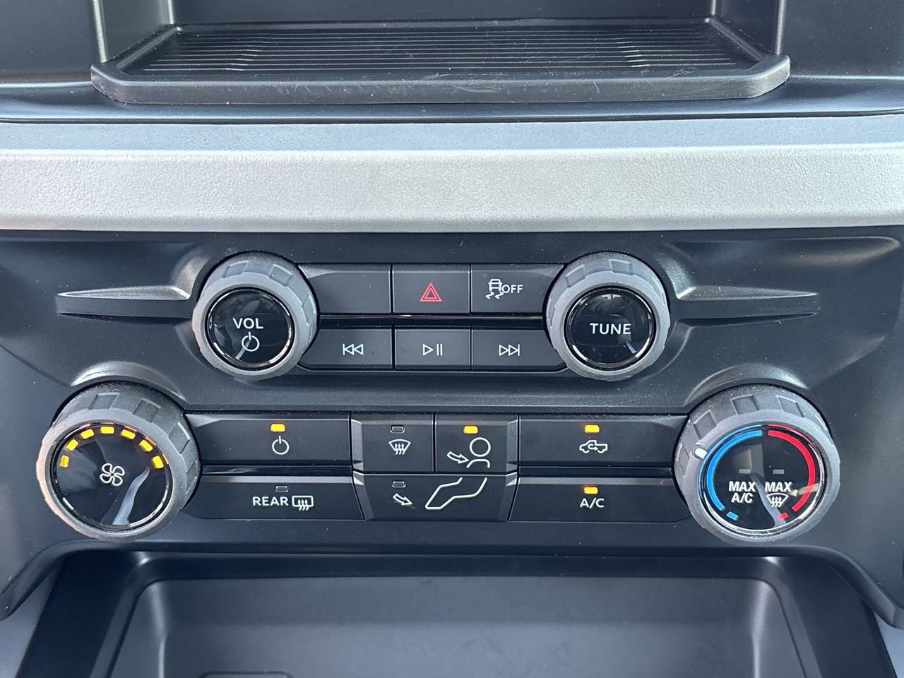 Certified 2025 Ford F350 XLT w/ FX4 Off-Road Package image 27