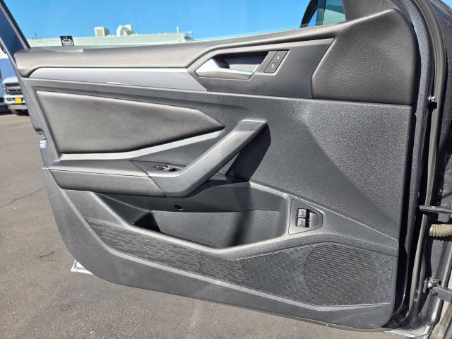Used 2024 Volkswagen Jetta SE FWD image 13