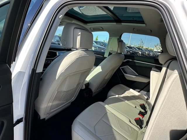 Used 2023 Audi Q3 2.0T Premium w/ Convenience Package AWD/4WD image 15