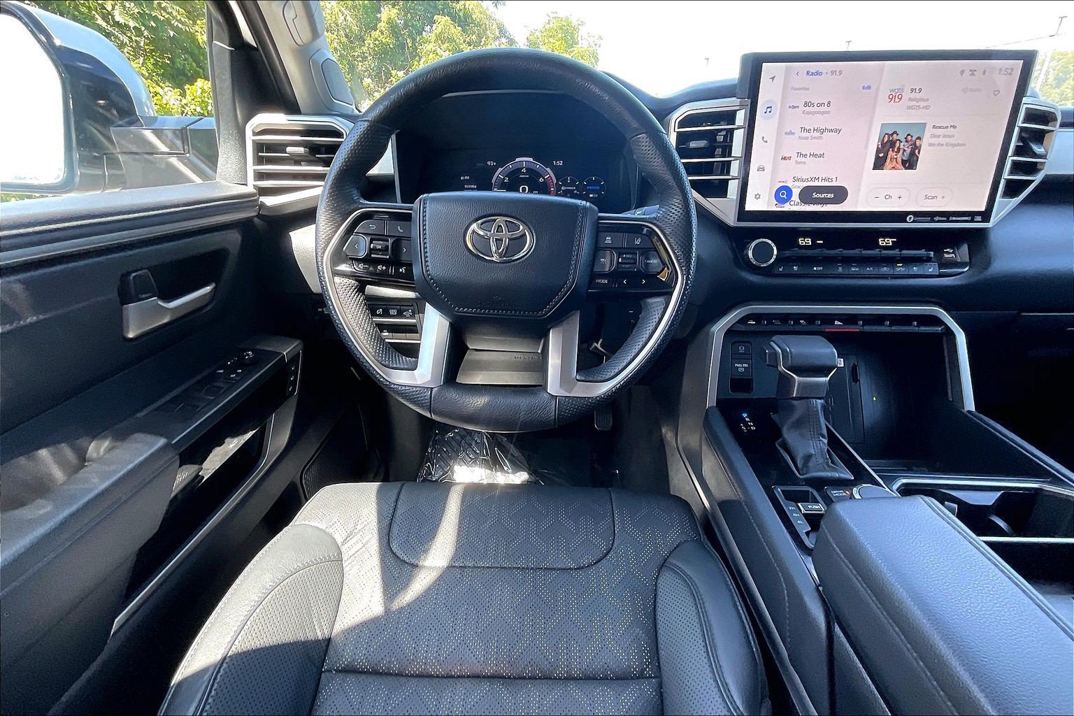 Used 2024 Toyota Tundra Limited AWD/4WD image 5