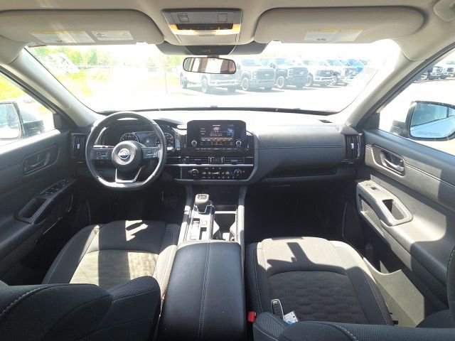 Used 2025 Nissan Pathfinder SV FWD image 22