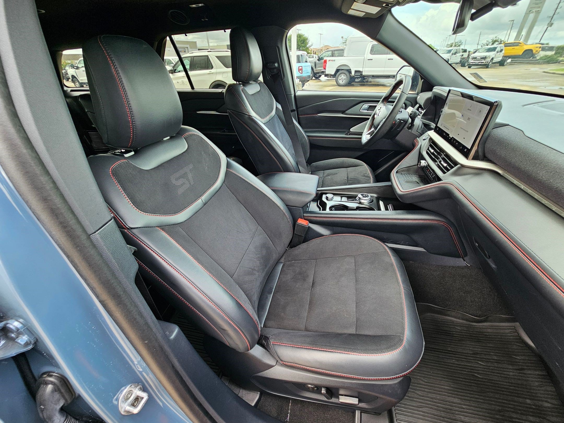 Certified 2025 Ford Explorer ST RWD image 33