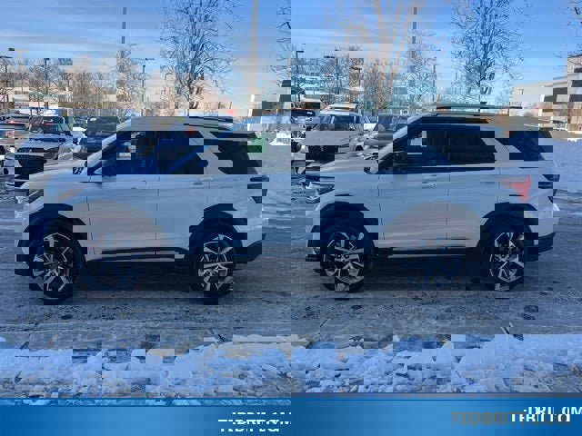 Certified 2025 Ford Explorer Platinum w/ Ultimate Package image 4