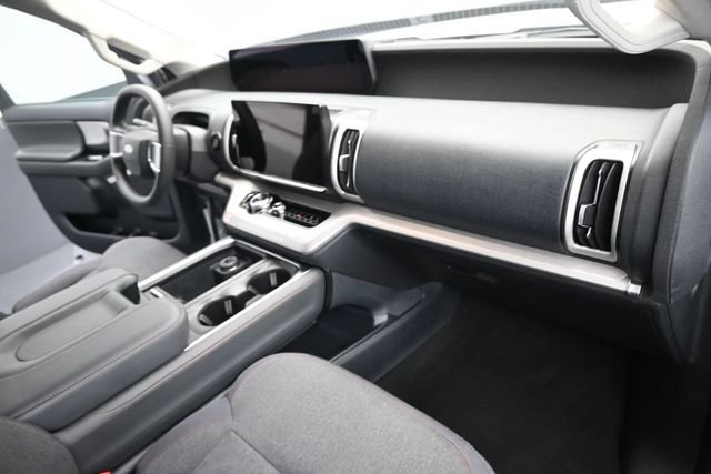 Certified 2025 Ford Expedition Active AWD/4WD image 29