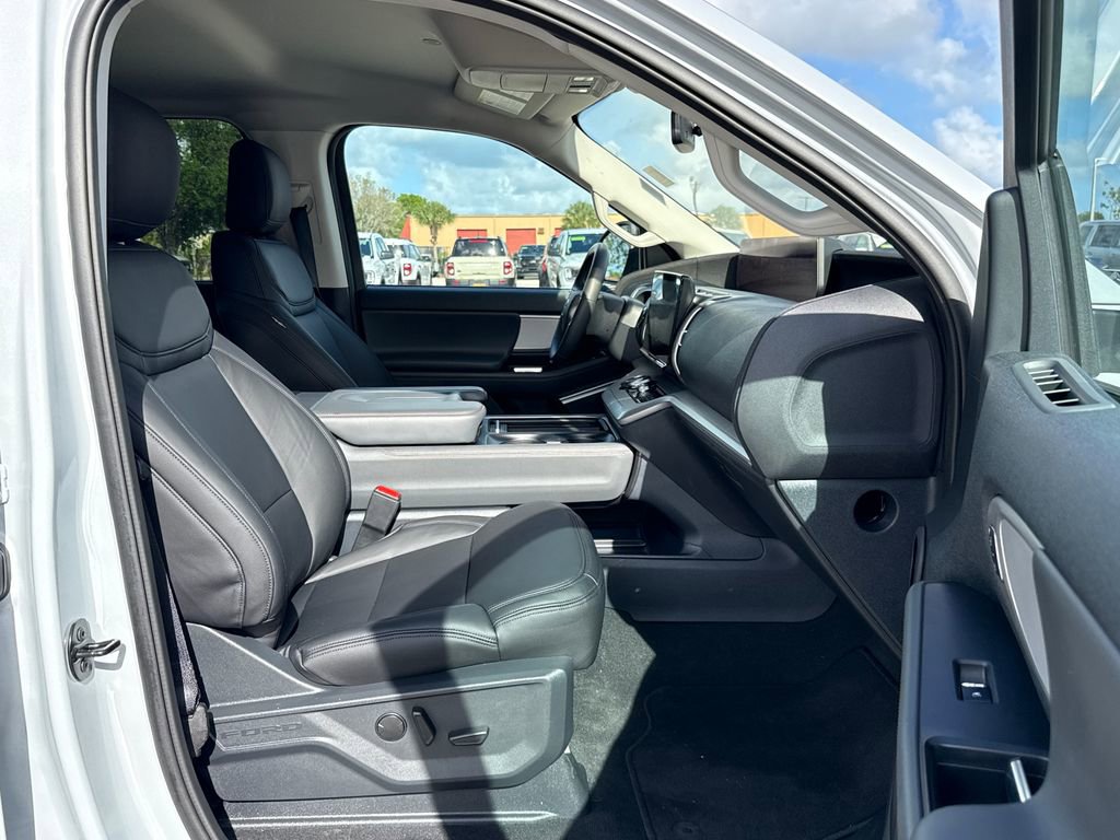 Certified 2025 Ford Expedition Active image 27