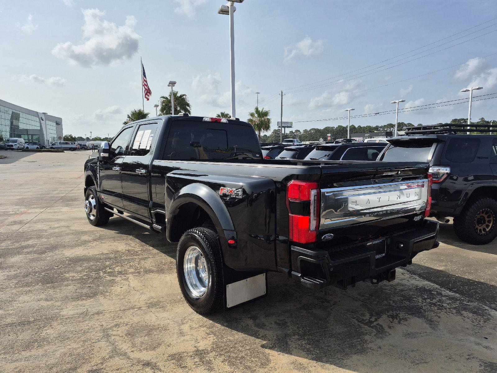 Certified 2023 Ford F350 Platinum AWD/4WD image 17