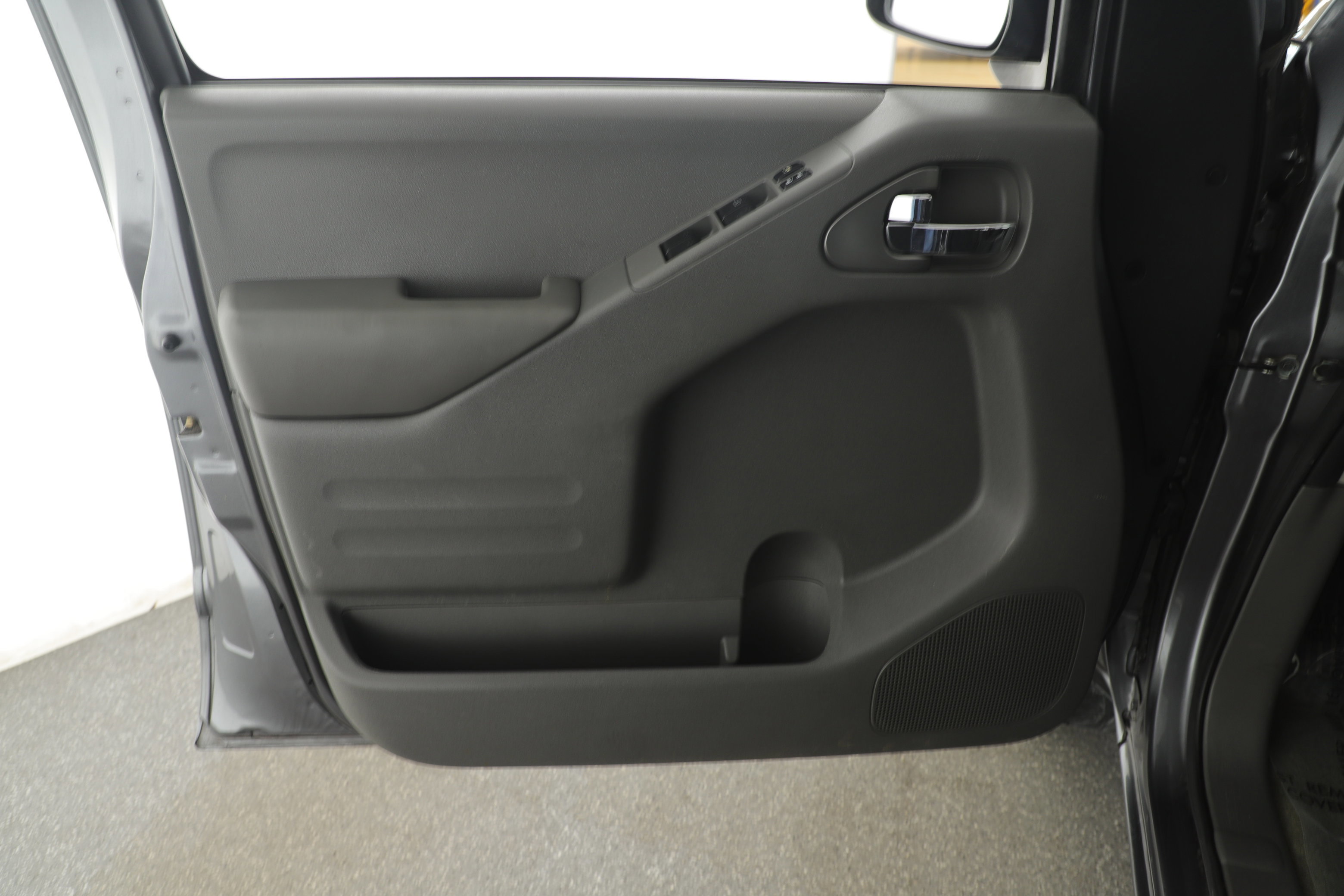 Used 2018 Nissan Frontier SV image 8