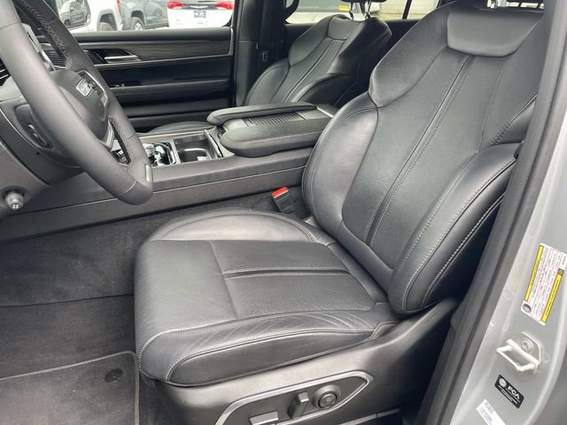 Used 2024 Jeep Wagoneer Series II AWD/4WD image 32