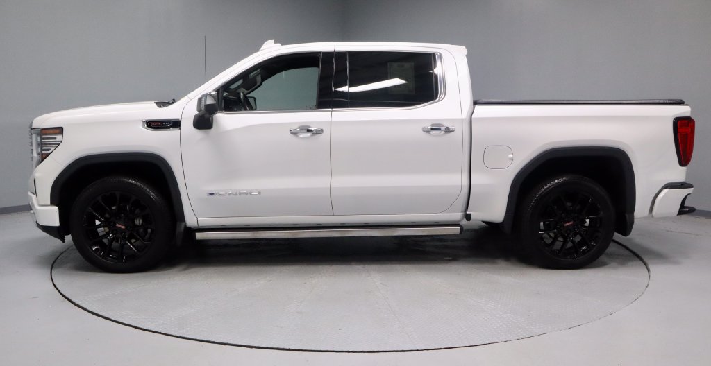 Used 2024 GMC Sierra 1500 Denali w/ Technology Package AWD/4WD image 8