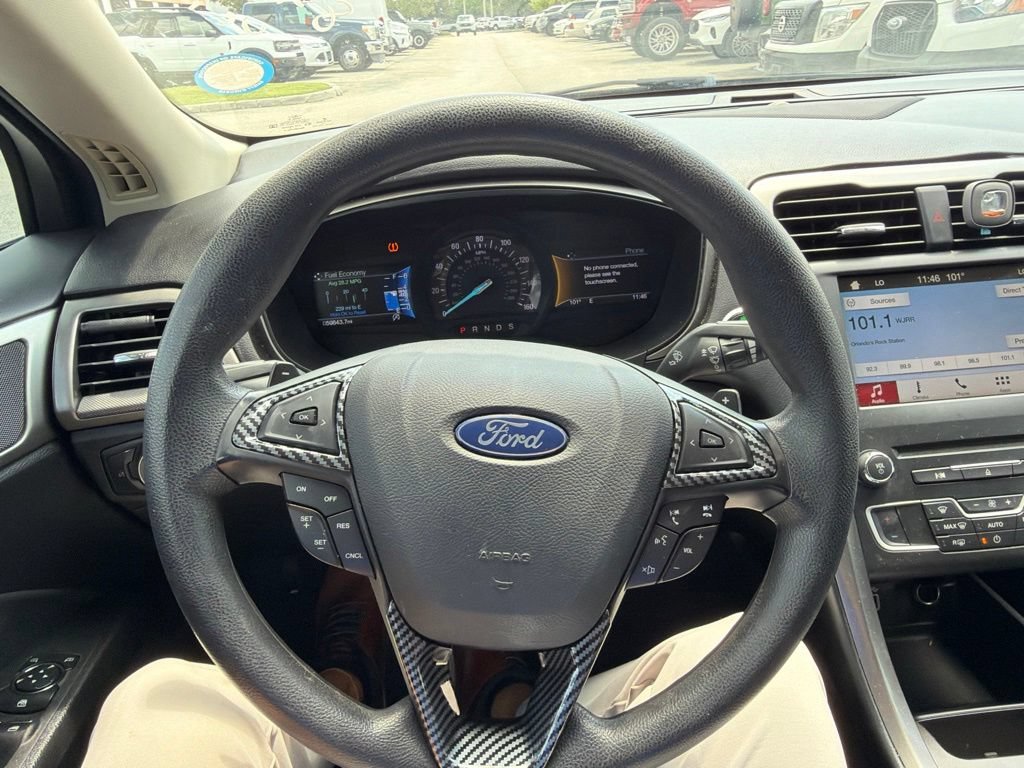 Certified 2018 Ford Fusion SE w/ Fusion SE Technology Package FWD image 18