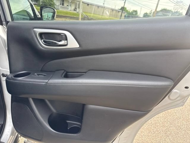 Used 2019 Nissan Pathfinder SV AWD/4WD image 32