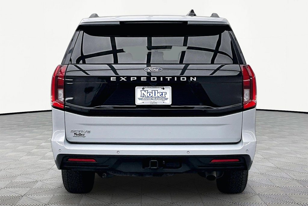 Certified 2025 Ford Expedition Active AWD/4WD image 4