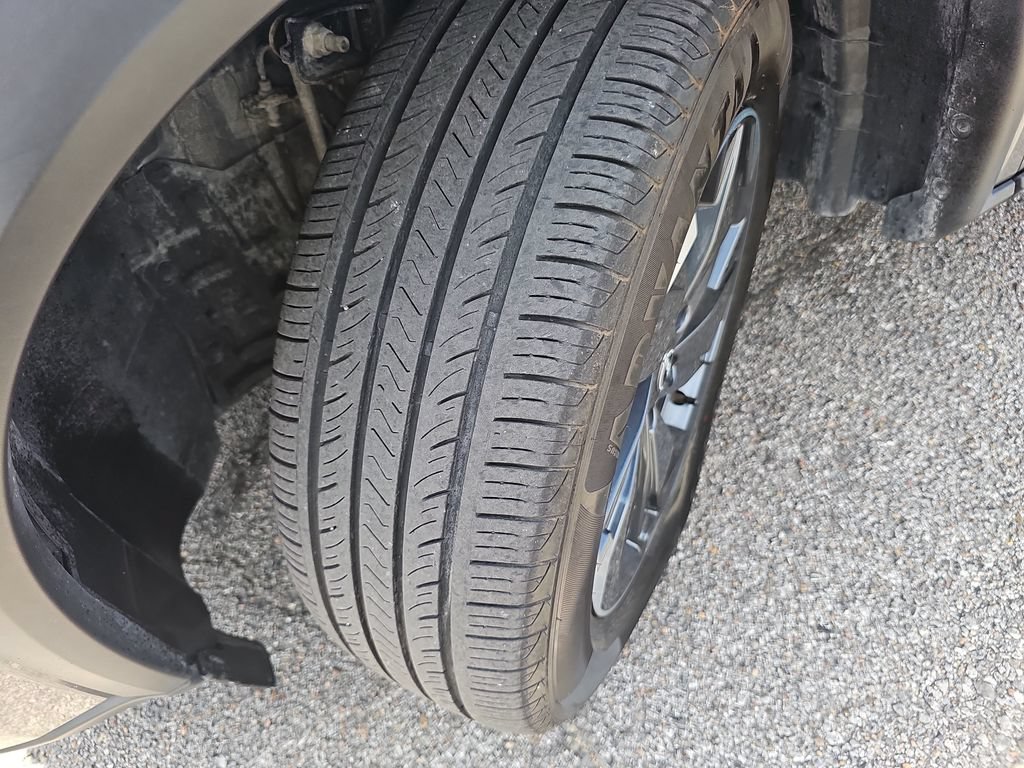 Used 2024 Nissan Rogue SV AWD/4WD image 32