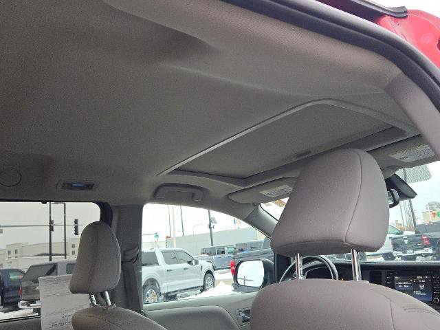 Used 2020 Toyota Sienna XLE image 11