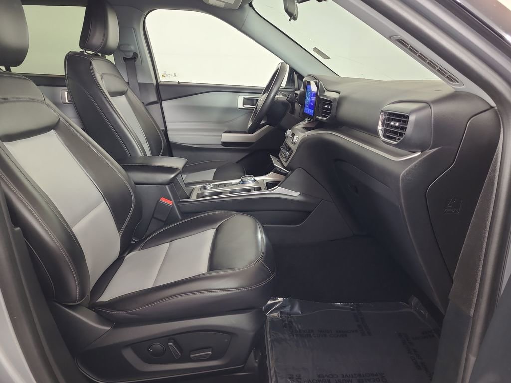 Certified 2022 Ford Explorer XLT w/ Equipment Group 202A AWD/4WD image 22
