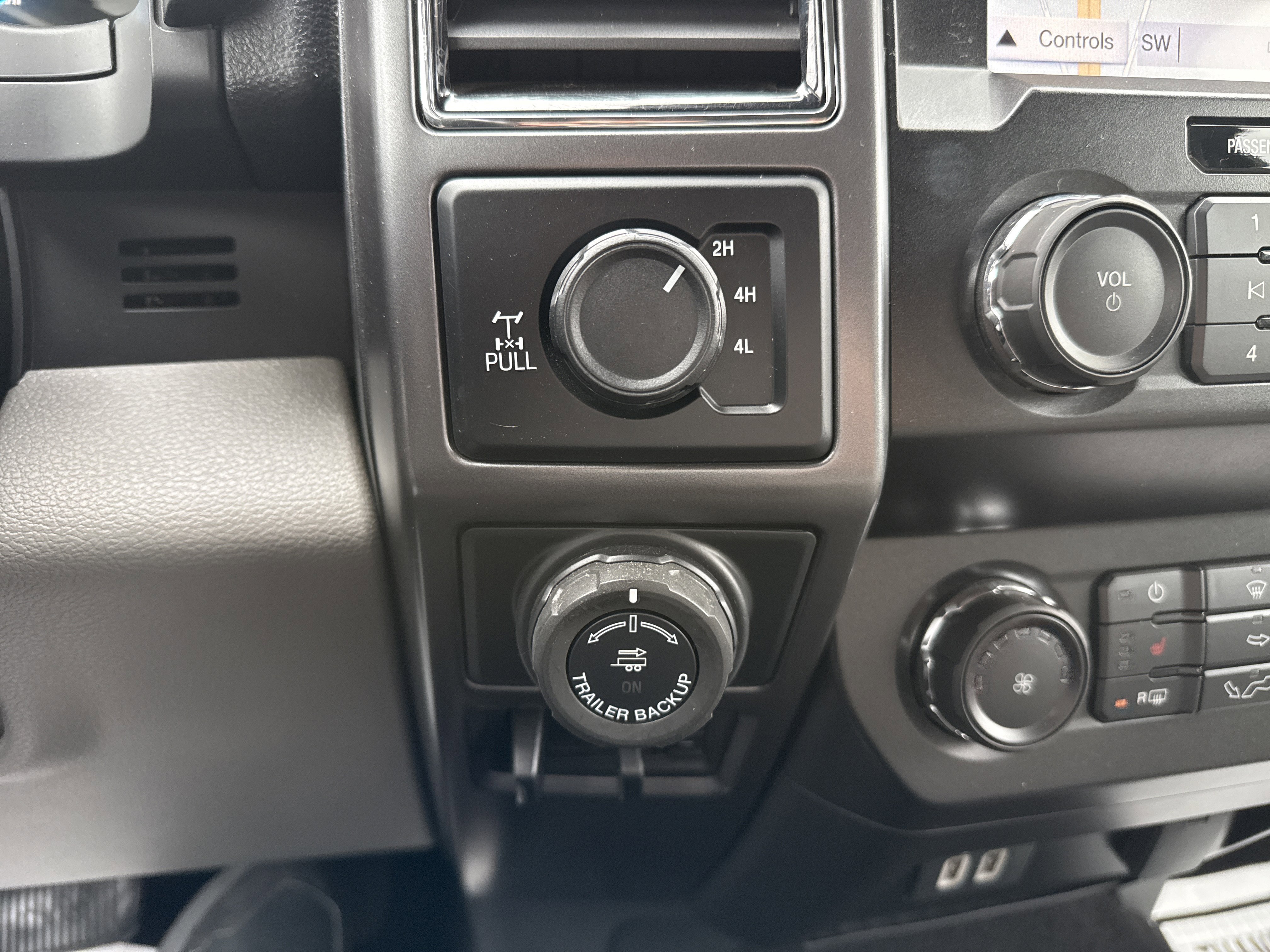 Certified 2019 Ford F150 XLT w/ Equipment Group 302A Luxury image 22