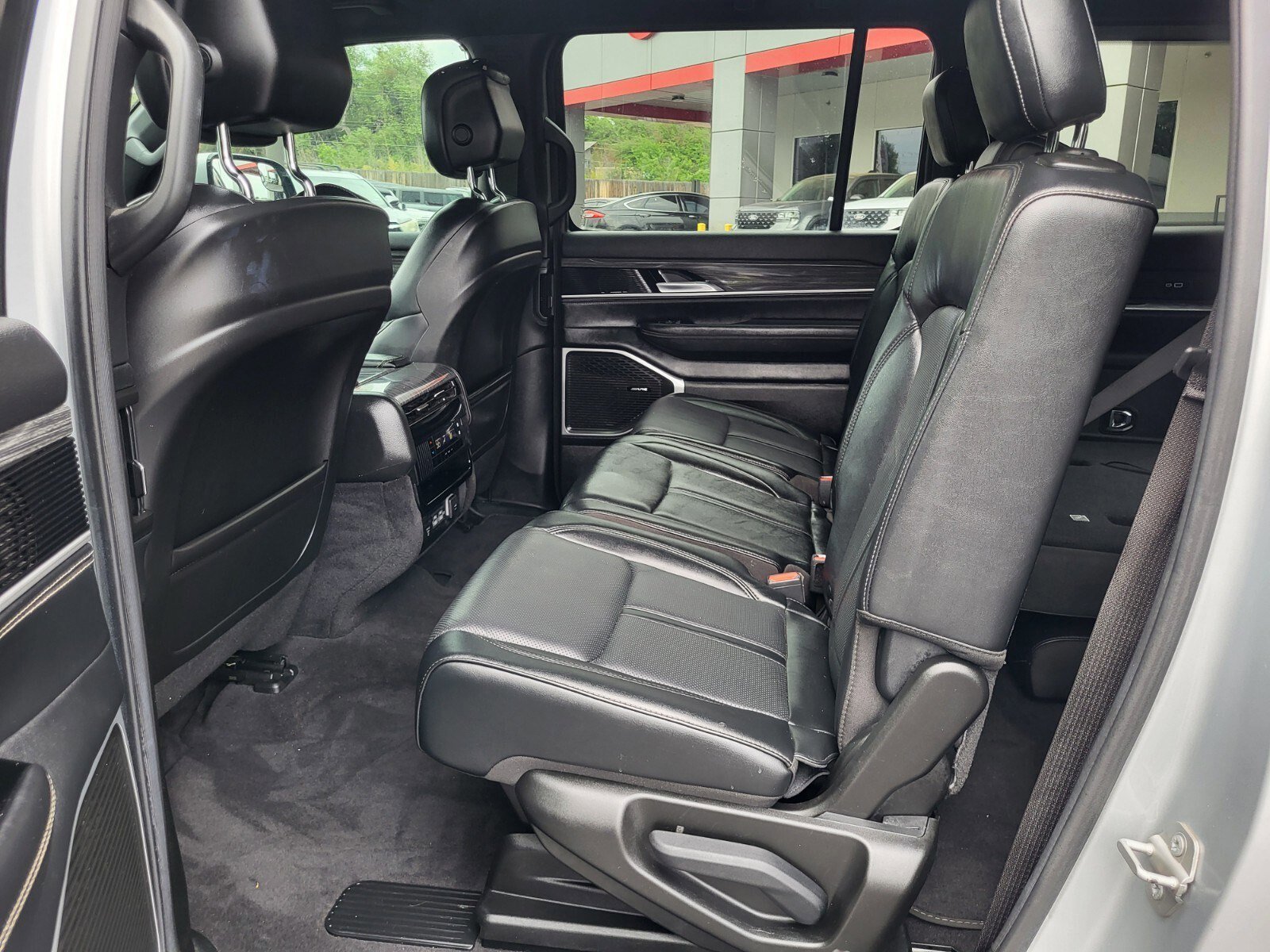 Used 2022 Jeep Wagoneer Series II RWD image 17