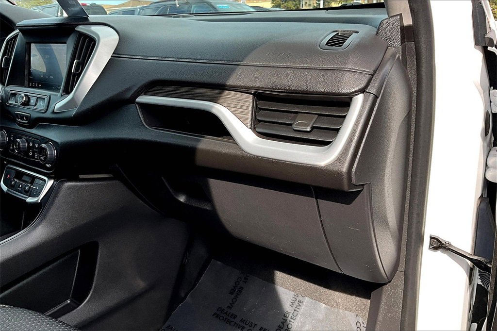 Used 2023 GMC Terrain SLE w/ Driver Convenience Package image 16