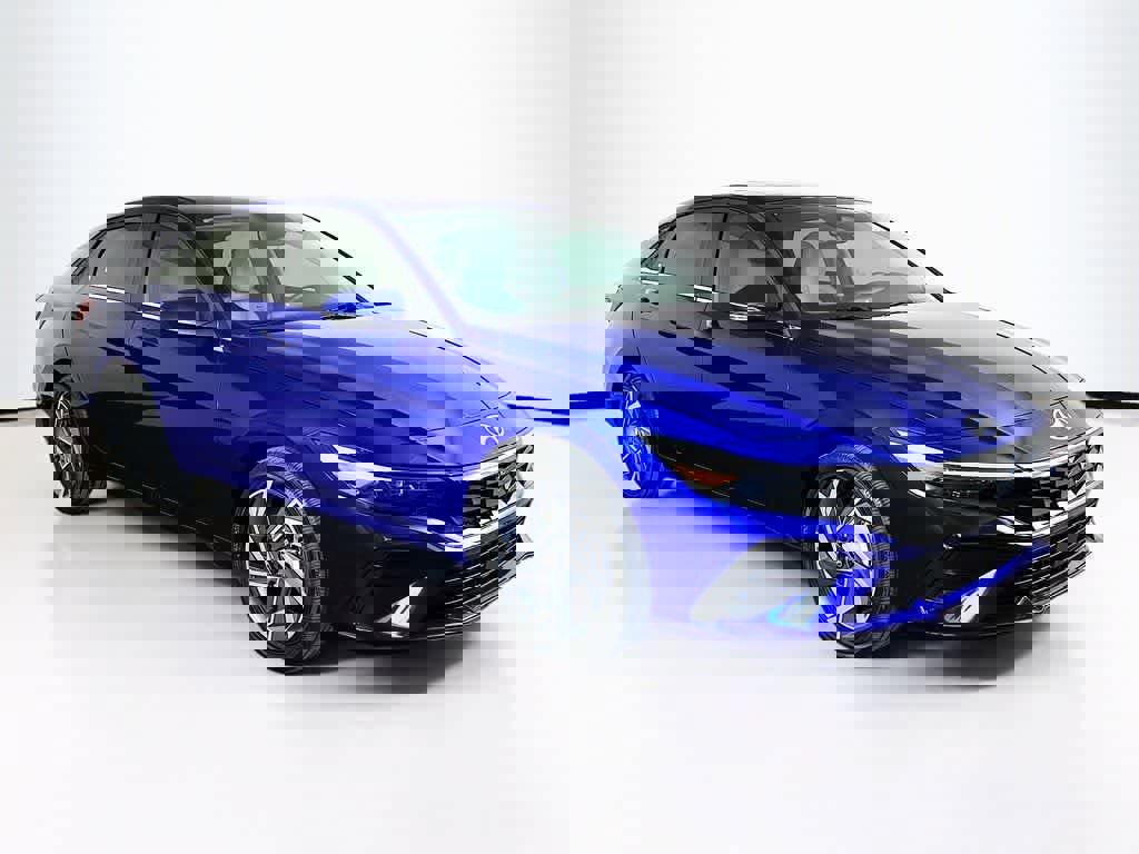 Used 2026 Hyundai Elantra Limited w/ Cargo Package image 7