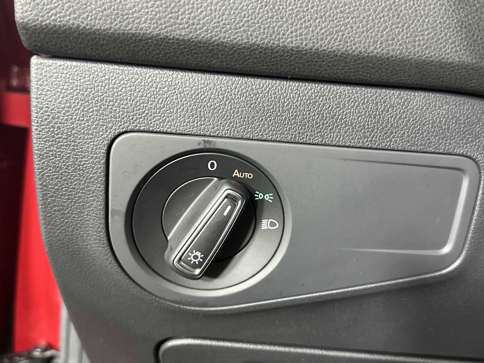 Used 2019 Volkswagen Tiguan SE w/ Panoramic Sunroof Package FWD image 26