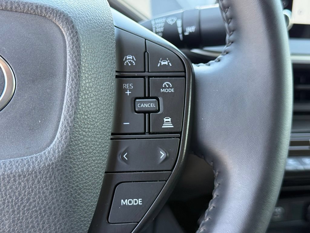 Used 2025 Toyota Prius LE FWD image 13
