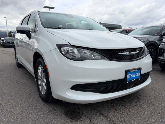 Used 2023 Chrysler Voyager LX image 4