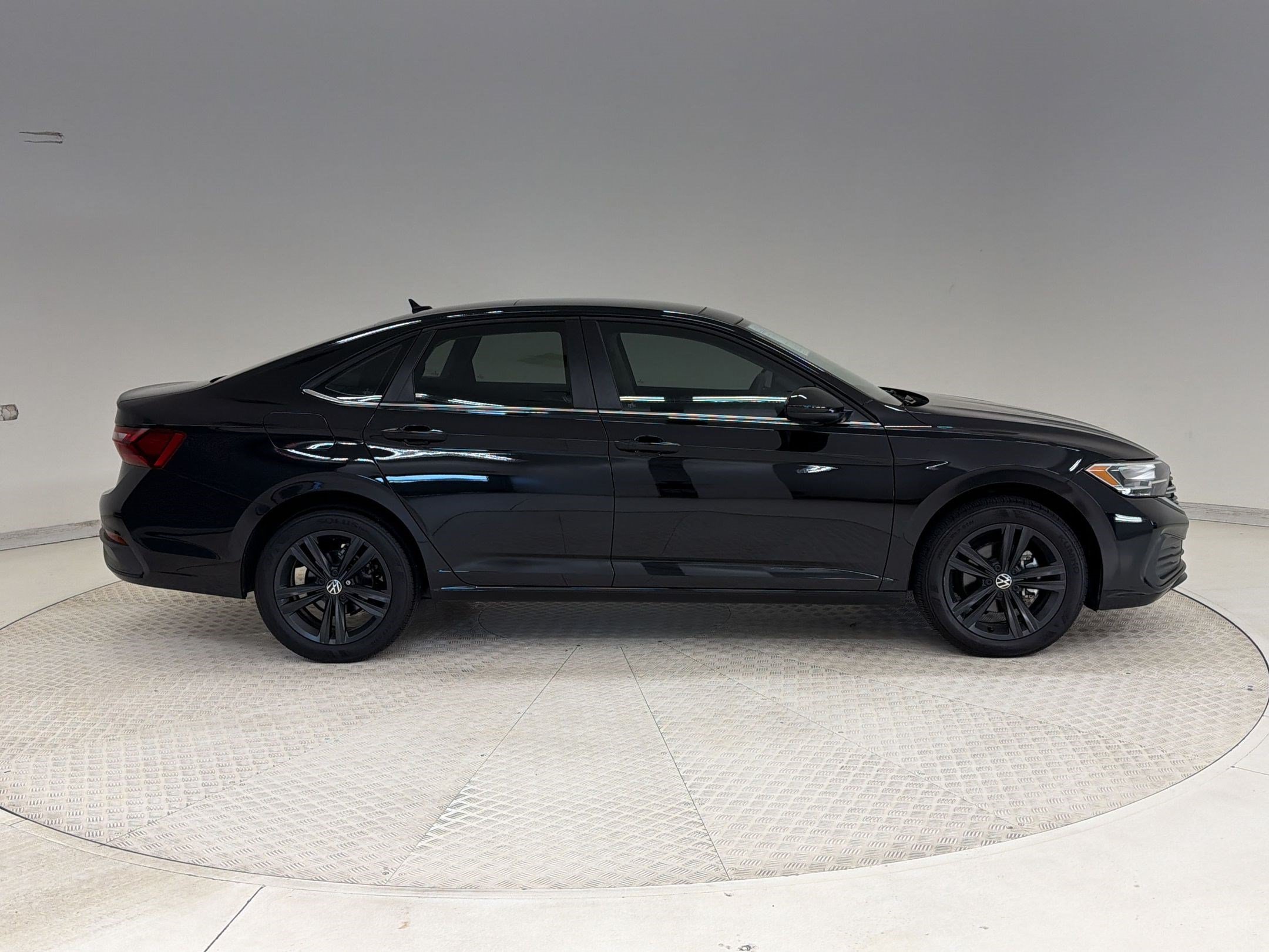 Used 2024 Volkswagen Jetta SE w/ Panoramic Sunroof Package FWD image 8