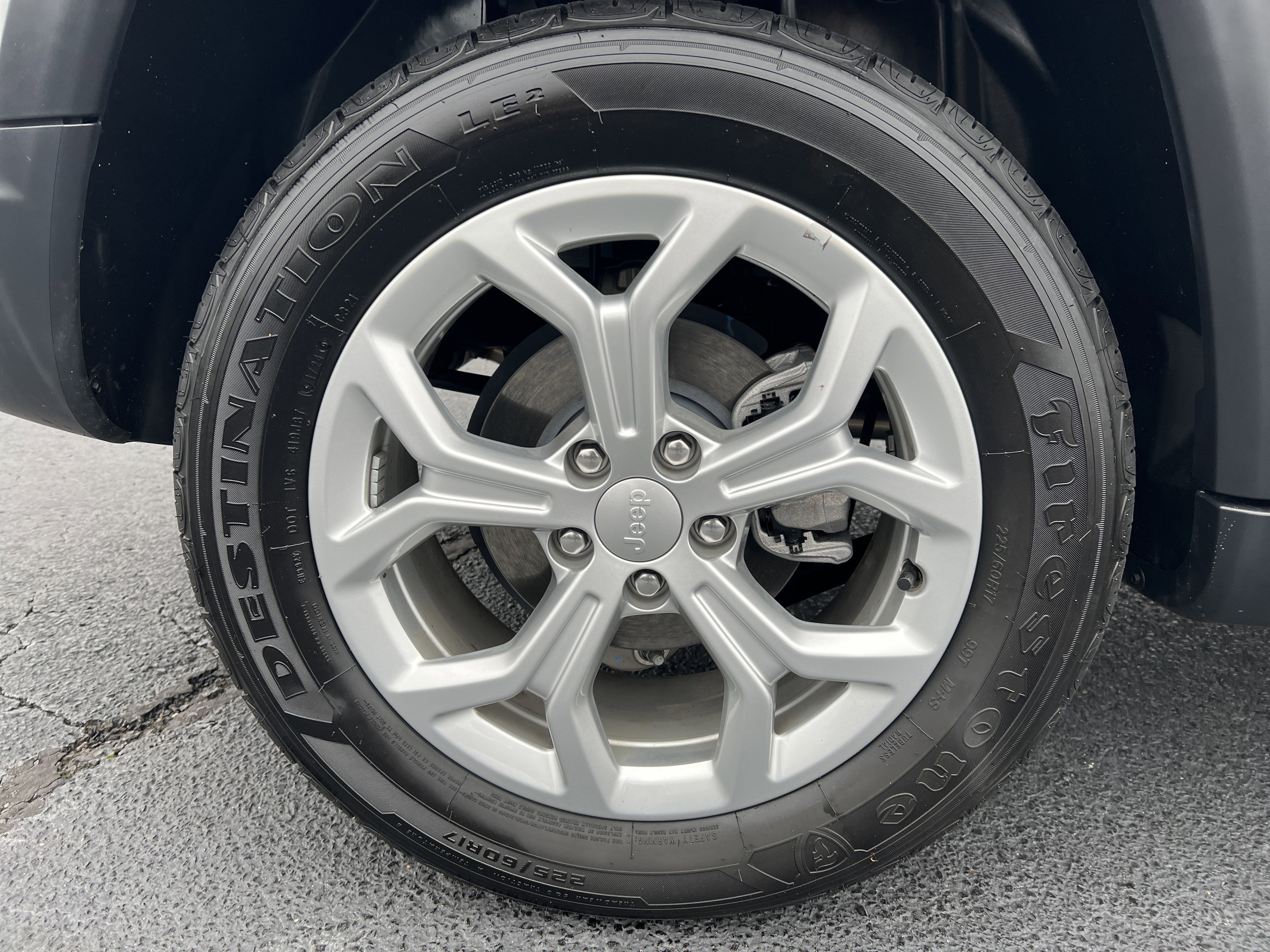 Used 2024 Jeep Compass Latitude image 17