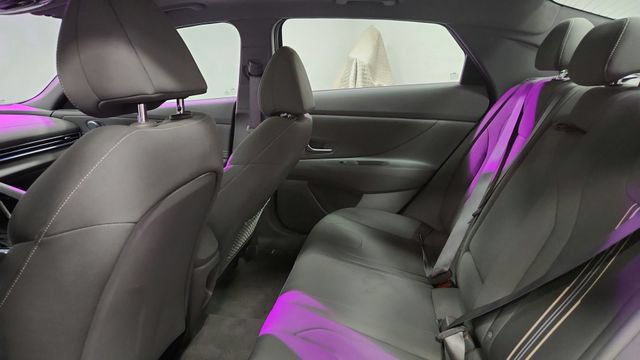 Used 2025 Hyundai Elantra SEL FWD image 19